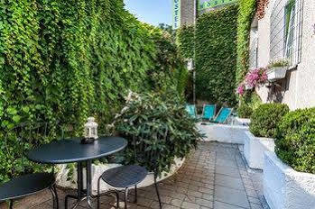 Secret Garden Apartment *